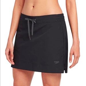 Speedo  woven swim skorts size Small
